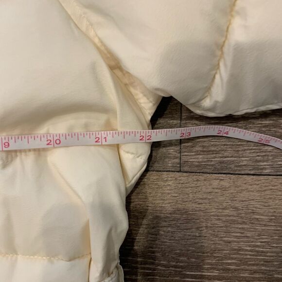 Cole Haan NWT Puffer Coat. Size: XL. Gold tone zippers and buttons. Belted - Picture 6 of 11